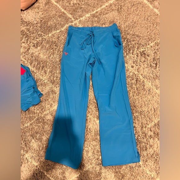 Med Couture Gold Scrubs XS - Picture 3 of 4